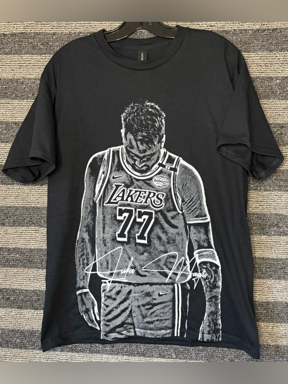 Gildan Black Luka Dončić #77 Los Angeles Lakers NBA Jumbo Graphic T-Shirt Large